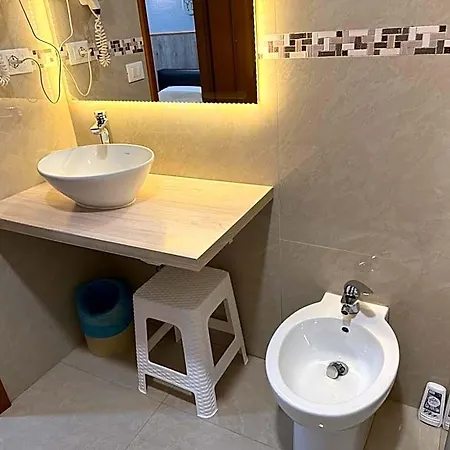 New Alexander Hotel 3*