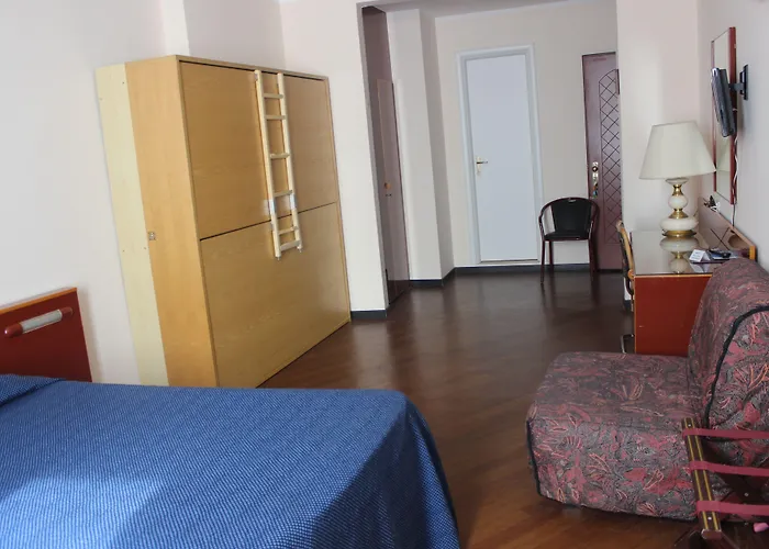 New Alexander Hotel 3*